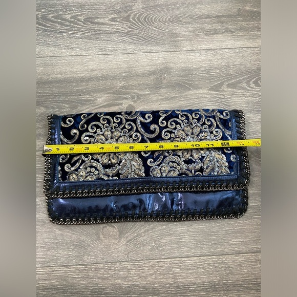Cinti Sequins Mettalic Leather Embroidered Fold Over Navy Velvet Clutch w Metal - Picture 13 of 15